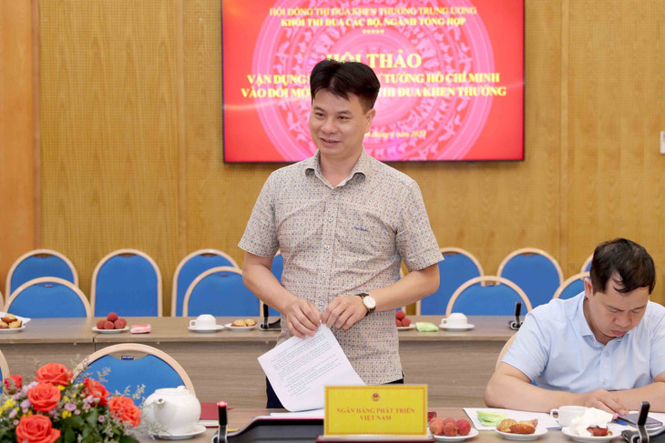 Vận dụng sáng tạo tư tưởng Hồ Chí Minh vào đổi mới công tác thi đua khen thưởng ảnh 12