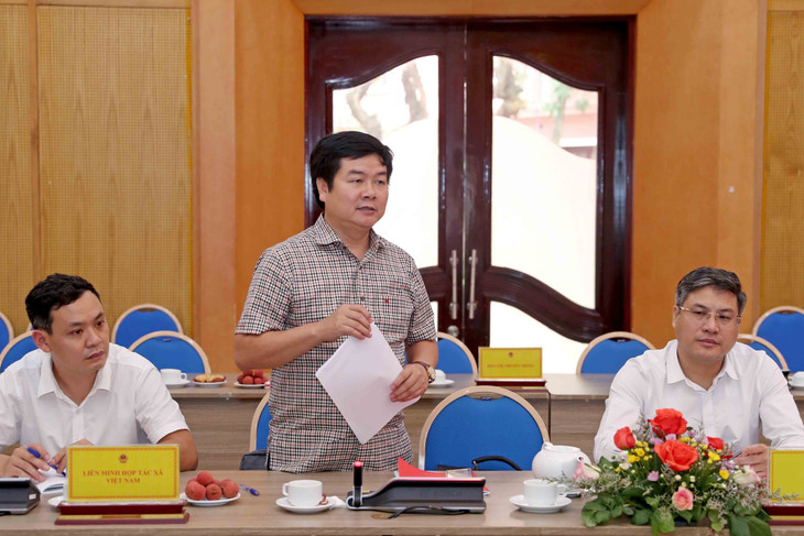 Vận dụng sáng tạo tư tưởng Hồ Chí Minh vào đổi mới công tác thi đua khen thưởng ảnh 11