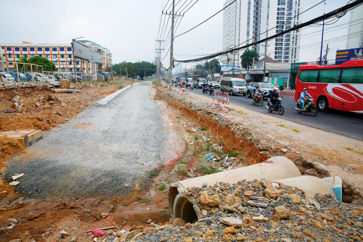 Các tỉnh, thành “đầu tàu” Đông Nam Bộ sẽ phải nỗ lực rất nhiều trong nửa cuối năm để hoàn thành mục tiêu giải ngân vốn đầu tư công. Ảnh: Lê Tiên