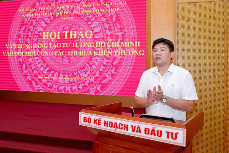 Vận dụng sáng tạo tư tưởng Hồ Chí Minh vào đổi mới công tác thi đua khen thưởng ảnh 1