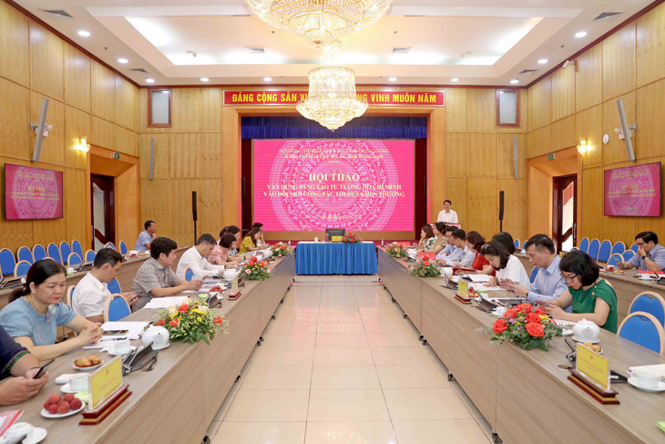 Vận dụng sáng tạo tư tưởng Hồ Chí Minh vào đổi mới công tác thi đua khen thưởng ảnh 13