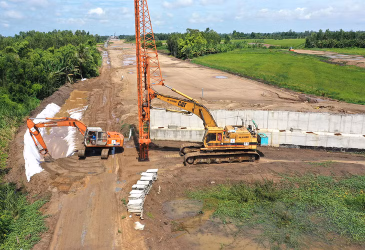 Nhiều địa phương đang cân nhắc phương án sắp xếp các ban quản lý dự án cấp huyện để không làm gián đoạn việc tổ chức thực hiện dự án đầu tư công. Ảnh: Nhã Chi