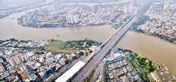 TP.HCM giải ngân vốn đầu tư công đạt gần 30 nghìn tỷ đồng, bằng gần 44% tổng số vốn được giao. Ảnh: Huyền Trang TP.HCM giải ngân vốn đầu tư công đạt gần 30 nghìn tỷ đồng, bằng gần 44% tổng số vốn được giao. Ảnh: Huyền Trang