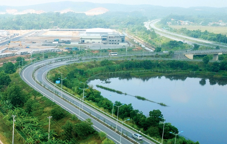 Một số tuyến đường cao tốc chỉ có 2 làn xe, tốc độ lưu thông 50 - 60 km sắp được đầu tư, nâng cấp, mở rộng. Ảnh: Lê Tiên