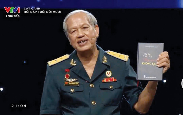 Nhà báo Nguyễn Hữu Mão giới thiệu cuốn sách “Hồi ức &amp; Nhật ký - Những năm tháng không quên” trong chương trình Cất cánh của Đài truyền hình Việt Nam
