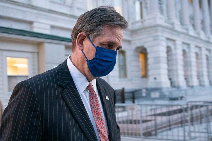 Luật sư Bruce Castor, thành viên nhóm bào chữa cho ông Trump, nói về ngày đầu tiên của phiên tòa rằng "chúng tôi có ngày làm việc tích cực". Ông khẳng định sẽ không thay đổi chiến thuật ở phiên tòa, vì "chúng tôi đã lên kế hoạch từ cả tuần trước". Ảnh: CNN.