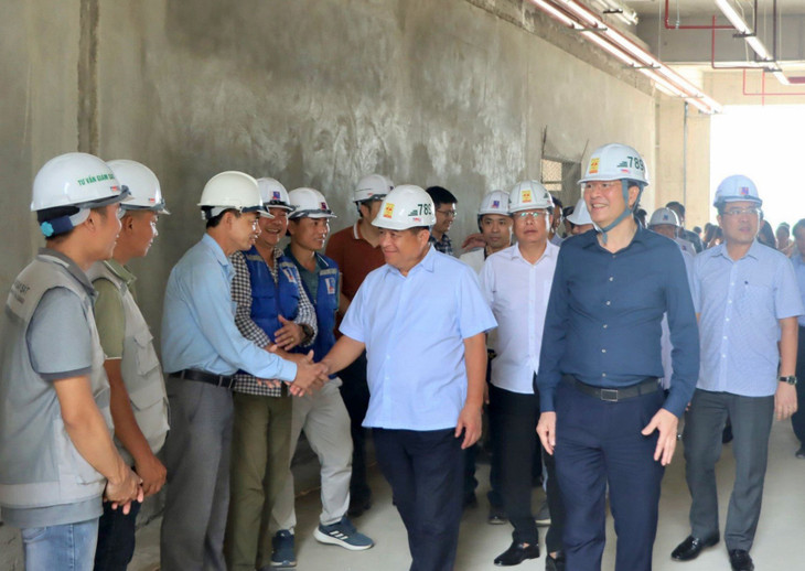 Hiện tại, công trường có 12 nhà thầu xây lắp thiết bị phối hợp hoàn thiện