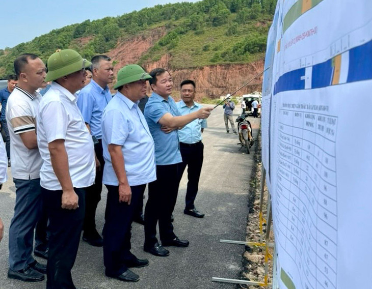 Bộ trưởng Nguyễn Chí Dũng cùng Đoàn công tác đến thăm Dự án đường ven biển từ Nghi Sơn (Thanh Hoá) đến Cửa Lò (Nghệ An)