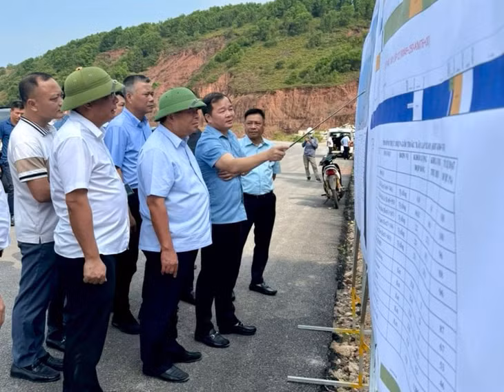 Bộ trưởng Nguyễn Chí Dũng cùng Đoàn công tác đến thăm Dự án đường ven biển từ Nghi Sơn (Thanh Hoá) đến Cửa Lò (Nghệ An)