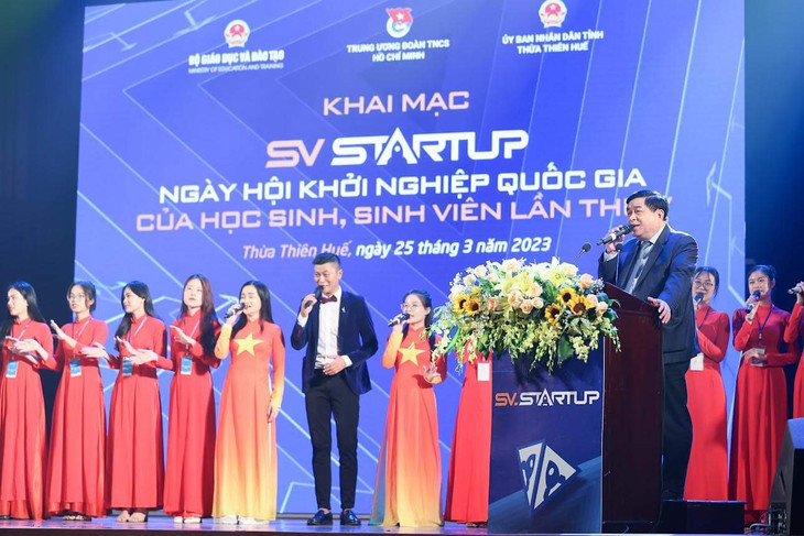 Bộ trưởng Nguyễn Chí Dũng mong mỏi các bạn trẻ cần chủ động, tự tìm kiếm các cơ hội kết nối, luôn luôn đặt mình trong một hệ sinh thái để được hỗ trợ, tư vấn trong quá trình phát triển ý tưởng. Ảnh: MPI Bộ trưởng Nguyễn Chí Dũng mong mỏi các bạn trẻ cần chủ động, tự tìm kiếm các cơ hội kết nối, luôn luôn đặt mình trong một hệ sinh thái để được hỗ trợ, tư vấn trong quá trình phát triển ý tưởng. Ảnh: MPI