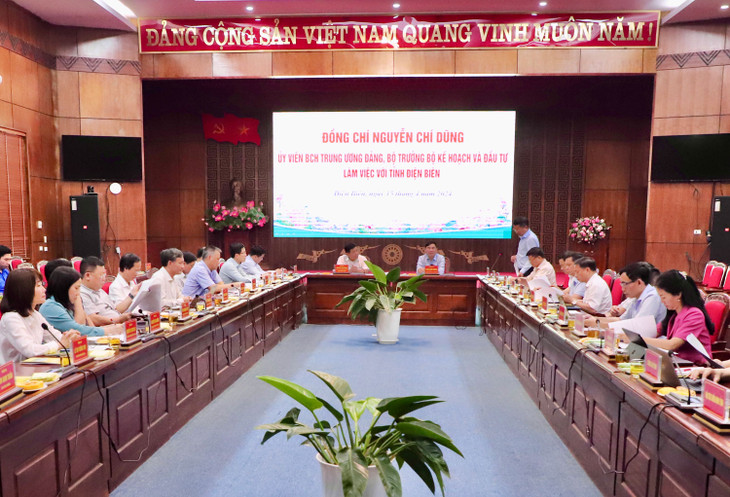 Bộ trưởng Nguyễn Chí Dũng và đoàn công tác của Bộ Kế hoạch và Đầu tư làm việc với tỉnh Điện Biên về tình hình phát triển kinh tế - xã hội, bảo đảm quốc phòng - an ninh. Ảnh: MPI