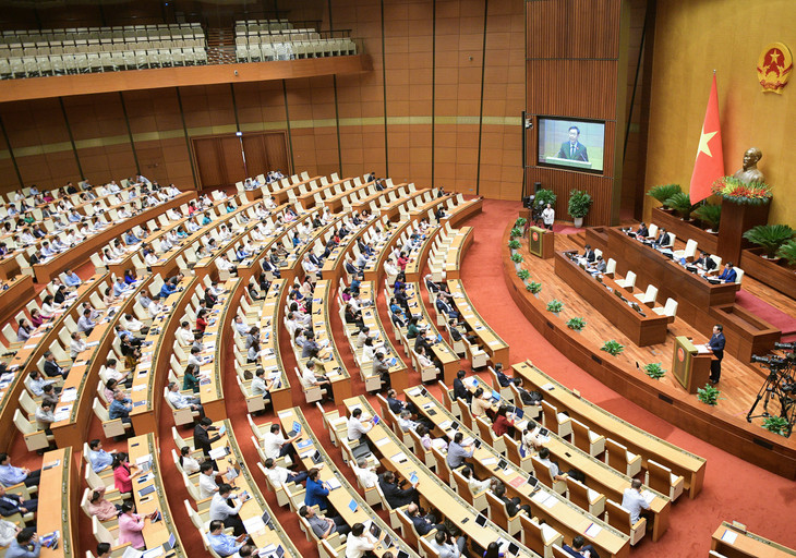 Chủ tịch Quốc hội Vương Đình Huệ phát biểu bế mạc phiên họp chất vấn và trả lời chất vấn sáng 8/11. Ảnh: quochoi.vn