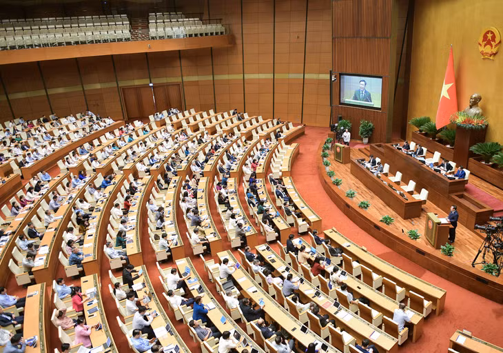 Chủ tịch Quốc hội Vương Đình Huệ phát biểu bế mạc phiên họp chất vấn và trả lời chất vấn sáng 8/11. Ảnh: quochoi.vn