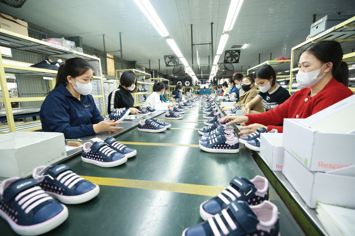 Ngành ngân hàng định hướng phân bổ tín dụng vào các lĩnh vực ưu tiên, sản xuất, kinh doanh, xuất khẩu… để hỗ trợ tích cực cho tăng trưởng kinh tế. Ảnh: Tiên Giang