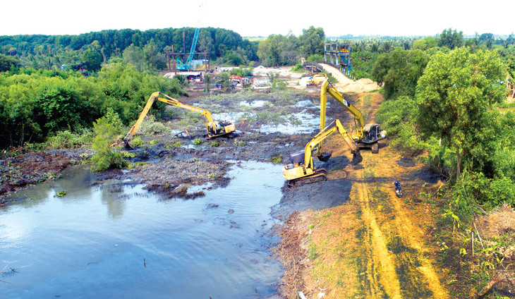 Công ty TNHH Trường Phát tham gia thi công những công trình quan trọng của hành lang đường bộ ven biển tỉnh Kiên Giang. Ảnh: Song Lê