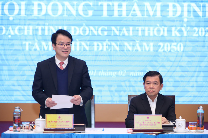 Thứ trưởng Bộ Kế hoạch và Đầu tư Trần Quốc Phương phát biểu tại Phiên họp. Ảnh: Đức Trung Thứ trưởng Bộ Kế hoạch và Đầu tư Trần Quốc Phương phát biểu tại Phiên họp. Ảnh: Đức Trung