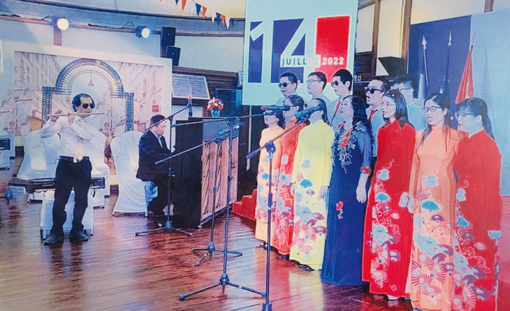 Hợp ca Hy vọng hát mừng Quốc khánh Pháp ở Đại sứ quán Pháp tại Hà Nội Hợp ca Hy vọng hát mừng Quốc khánh Pháp ở Đại sứ quán Pháp tại Hà Nội