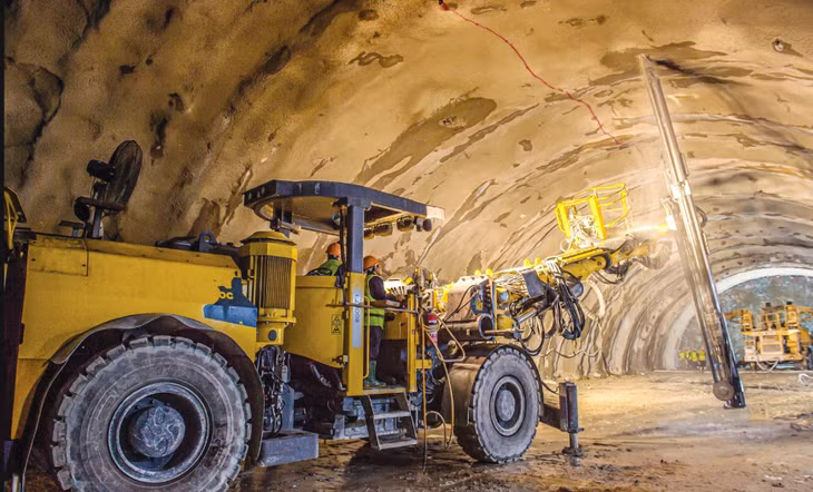 Hối hả thi công hầm trên cao tốc Quảng Ngãi - Hoài Nhơn. Ảnh: Ngọc Viên