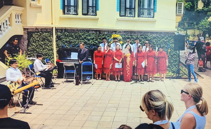 “Nguyện cầu Hòa bình” là tên một chương trình nghệ thuật do Hợp ca Hy vọng thực hiện tại Đại sứ quán Ukraine và Đại sứ quán Nga tại Việt Nam “Nguyện cầu Hòa bình” là tên một chương trình nghệ thuật do Hợp ca Hy vọng thực hiện tại Đại sứ quán Ukraine và Đại sứ quán Nga tại Việt Nam