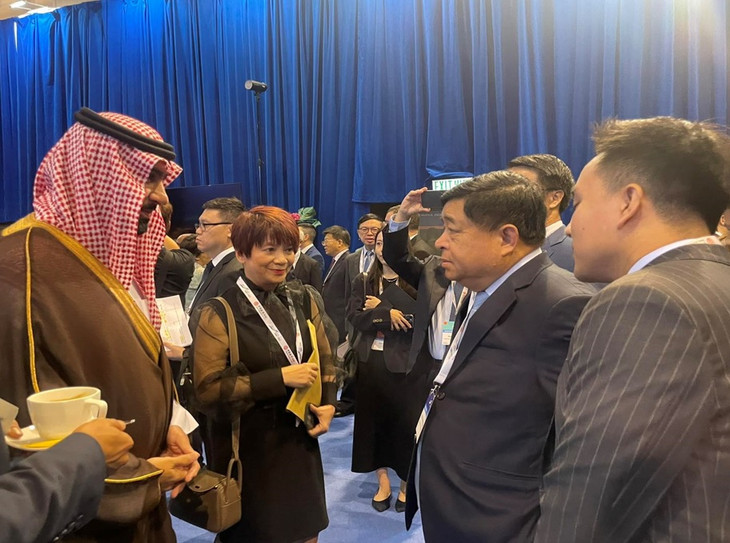 Bộ trưởng Nguyễn Chí Dũng và Bộ trưởng Kinh tế UAE Bộ trưởng Nguyễn Chí Dũng và Bộ trưởng Kinh tế UAE