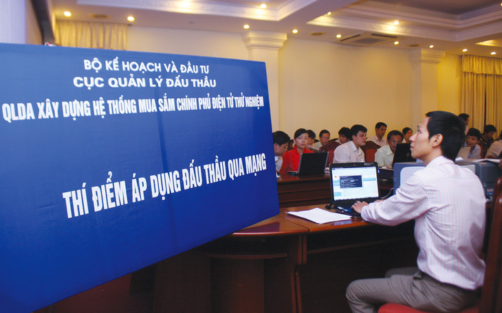 Cục Quản lý đấu thầu (Bộ Kế hoạch và Đầu tư) tổ chức đào tạo, tập huấn về thí điểm áp dụng đấu thầu qua mạng năm 2010. Ảnh: Lê Tiên