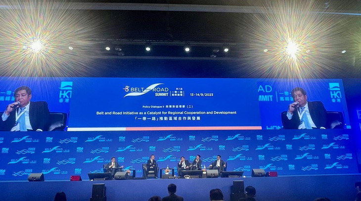 Bộ trưởng hoan nghênh các nhà đầu tư quốc tế nói chung, Hồng Kông nói riêng tới đầu tư tại Việt Nam trên tinh thần "lợi ích hài hòa, rủi ro chia sẻ", bình đẳng, chân thành Bộ trưởng hoan nghênh các nhà đầu tư quốc tế nói chung, Hồng Kông nói riêng tới đầu tư tại Việt Nam trên tinh thần "lợi ích hài hòa, rủi ro chia sẻ", bình đẳng, chân thành