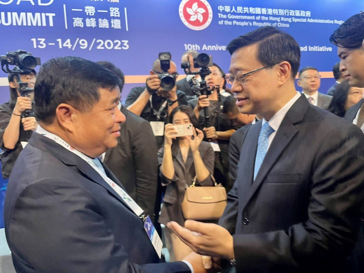 Bộ trưởng Nguyễn Chí Dũng và Trưởng Đặc khu hành chính Hồng Kông Lý Gia Siêu Bộ trưởng Nguyễn Chí Dũng và Trưởng Đặc khu hành chính Hồng Kông Lý Gia Siêu