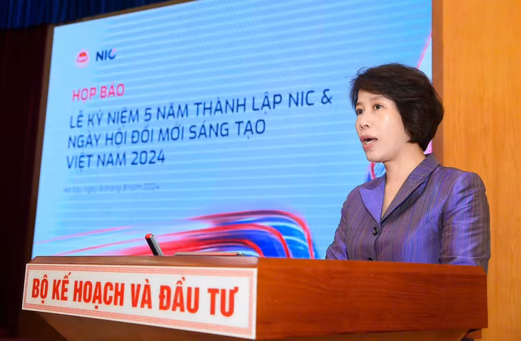 Thứ trưởng Bộ Kế hoạch và Đầu tư Nguyễn Thị Bích Ngọc phát biểu tại họp báo sáng 9/9. Ảnh: NIC