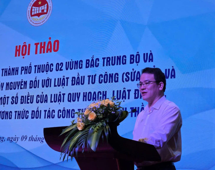 Thứ trưởng Bộ Kế hoạch và Đầu tư Trần Quốc Phương phát biểu tại Hội thảo