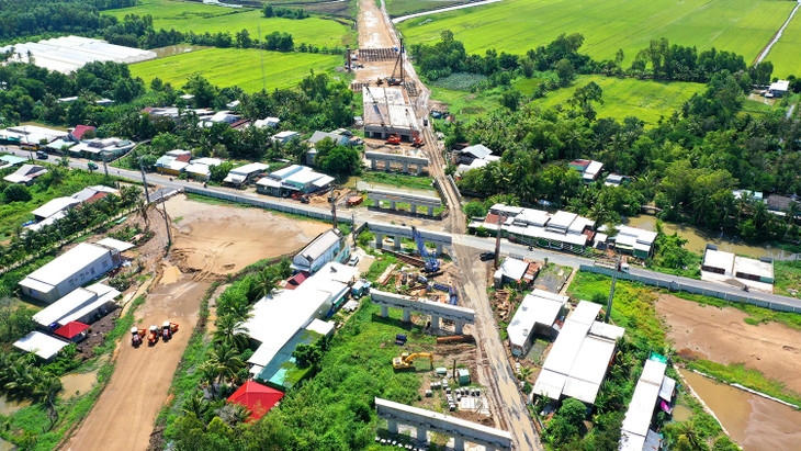 Một số dự án giao thông quan trọng gặp vướng mắc, bất cập trong công tác giải phóng mặt bằng phần diện tích đất ở. Ảnh: Lê Tiên