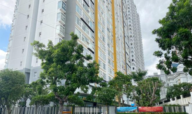 Dự án Khu dân cư phường Phú Thuận (Quận 7) có tổng diện tích hơn 61.200 m2 do Công ty Vạn Phát Hưng làm chủ đầu tư. Qua kết quả thanh tra cho thấy trước thời điểm Hội đồng thẩm định giá đất TPHCM phê duyệt giá trị quyền sử dụng đất, UBND Quận 7 đã điều chỉnh quy hoạch chi tiết 1/500 qua đó làm giảm giá trị quyền sử dụng đất của toàn bộ dự án. Dự án Khu dân cư phường Phú Thuận (Quận 7) có tổng diện tích hơn 61.200 m2 do Công ty Vạn Phát Hưng làm chủ đầu tư. Qua kết quả thanh tra cho thấy trước thời điểm Hội đồng thẩm định giá đất TPHCM phê duyệt giá trị quyền sử dụng đất, UBND Quận 7 đã điều chỉnh quy hoạch chi tiết 1/500 qua đó làm giảm giá trị quyền sử dụng đất của toàn bộ dự án.