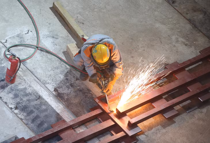 Công tác an toàn lao động là ưu tiên hàng đầu trong quá trình thi công tuyến đường sắt đô thị số 3, đoạn Nhổn - ga Hà Nội