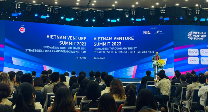 Ông Vinnie Lauria, Đối tác sáng lập Quỹ Golden Gate Ventures phát biểu tại Diễn đàn. Ảnh: Việt Anh