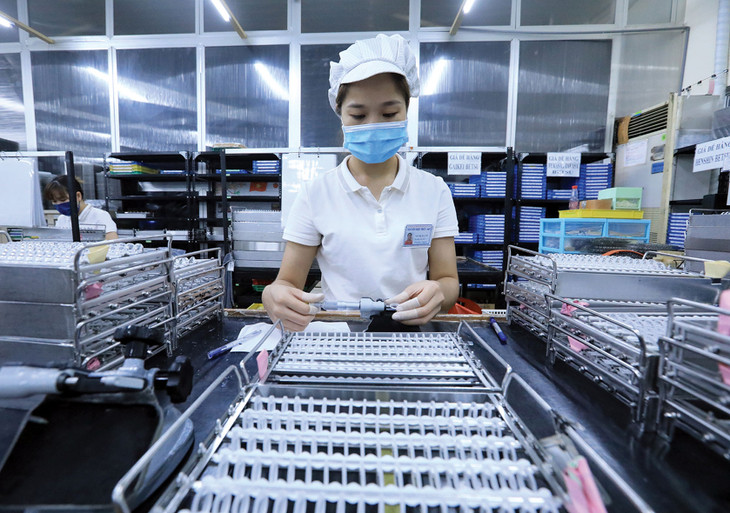 Từ đầu năm đến ngày 20/10/2023, ngành công nghiệp chế biến, chế tạo thu hút gần 18,84 tỷ USD vốn đầu tư nước ngoài, tăng 45,8% so với cùng kỳ 2022. Ảnh: Tuấn Anh