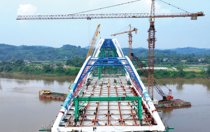 Giải ngân đầu tư công và tiêu dùng trong nước là 2 động lực tăng trưởng quan trọng trong quý cuối năm. Ảnh: Trần Chiến