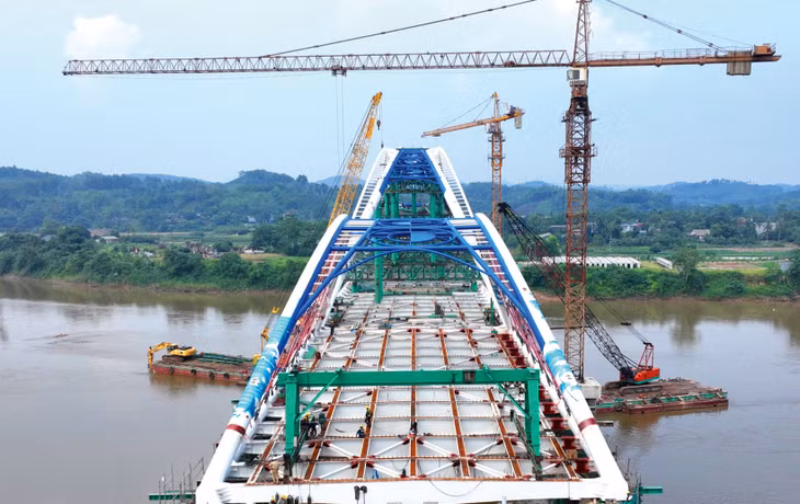 Giải ngân đầu tư công và tiêu dùng trong nước là 2 động lực tăng trưởng quan trọng trong quý cuối năm. Ảnh: Trần Chiến