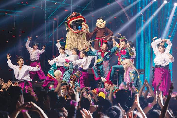 Khán giả bị thu hút bởi các anh trai tài năng, gần gũi và thân thiện