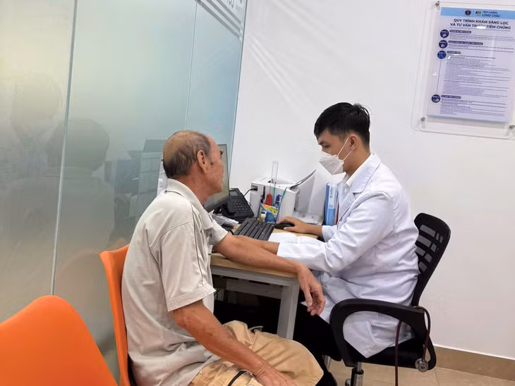 Nhờ sự hỗ trợ của AI, bác sĩ Tiêm chủng Long Châu có thể xây dựng lịch tiêm hiệu quả, cá nhân hóa cho khách hàng