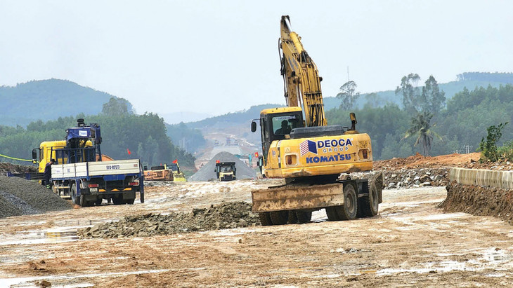 Thi công Dự án thành phần cao tốc Quảng Ngãi - Hoài Nhơn đoạn qua tỉnh Quảng Ngãi. Ảnh: Hà Minh Thi công Dự án thành phần cao tốc Quảng Ngãi - Hoài Nhơn đoạn qua tỉnh Quảng Ngãi. Ảnh: Hà Minh