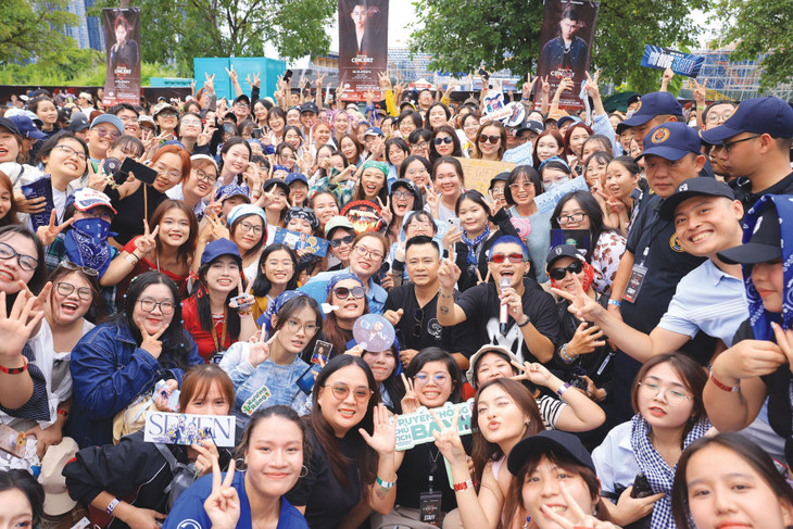 Fan hâm mộ đu idol thành công