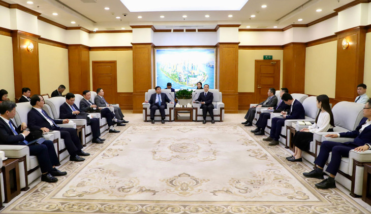 Bộ trưởng Nguyễn Chí Dũng làm việc với Ủy ban Quản lý Khu thí điểm thương mại tự do Thượng Hải