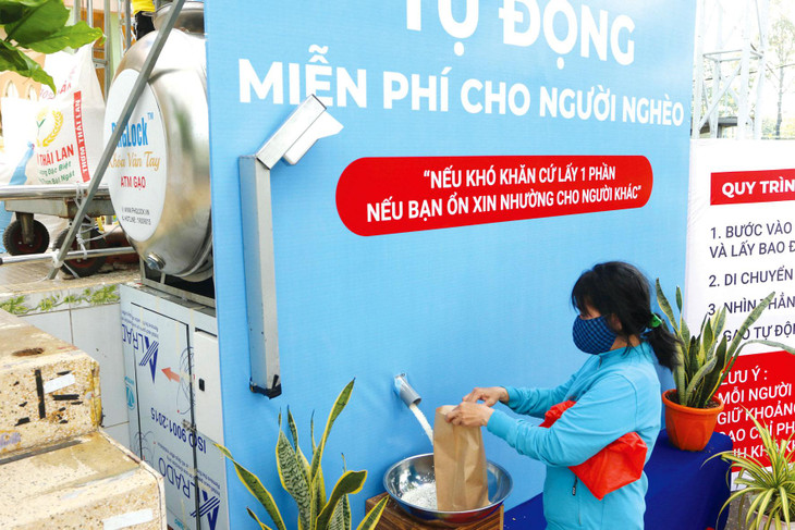 ATM gạo là sáng kiến của người Việt Nam góp phần tạo nên sức mạnh đoàn kết đưa đất nước vượt qua cuộc chiến chống Covid-19 ATM gạo là sáng kiến của người Việt Nam góp phần tạo nên sức mạnh đoàn kết đưa đất nước vượt qua cuộc chiến chống Covid-19