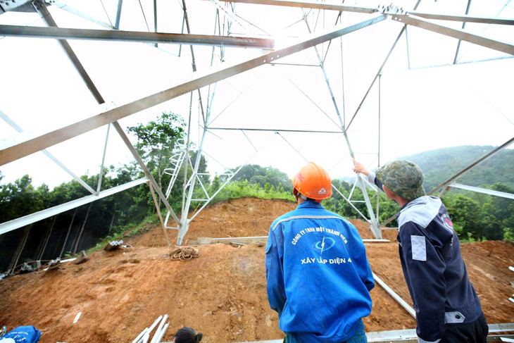 Đường dây 500kV Lào Cai - Vĩnh Yên là một trong những dự án trọng điểm của ngành điện được triển khai ngay sau thành công của đường dây 500kV mạch 3 Quảng Trạch - Phố Nối. Ảnh: Lê Tiên