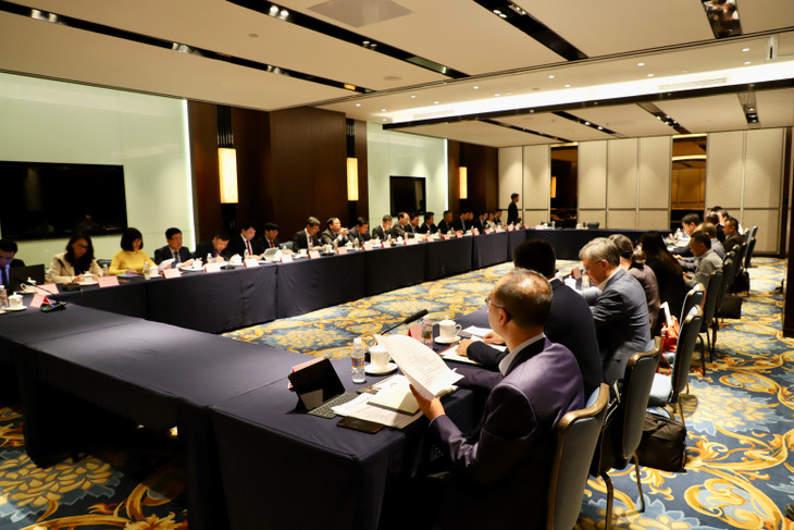 Bộ trưởng Nguyễn Chí Dũng đến làm việc với Văn phòng Ủy ban Công tác Cảng Thương mại tự do Hải Nam