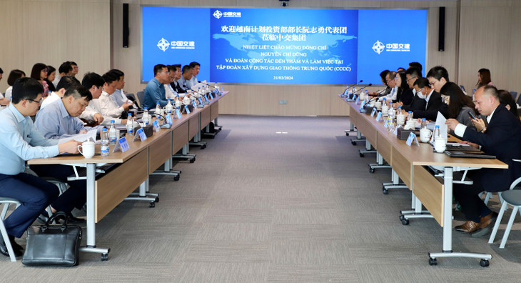 Bộ trưởng Nguyễn Chí Dũng và đoàn công tác của Bộ Kế hoạch và Đầu tư làm việc với Tổng công ty Xây dựng cảng Trung Quốc