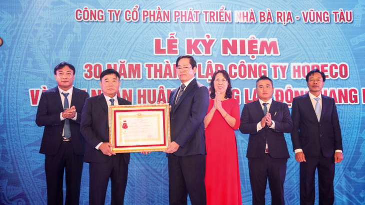 HODECO đón nhận Huân chương Lao động hạng Nhất