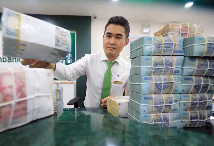 Ngày 28/9, Ngân hàng Nhà nước niêm yết tỷ giá USD/VND trung tâm ở mức 24.088 đồng, mức giá cao kỷ lục từ trước đến nay. Ảnh: Nhã Chi