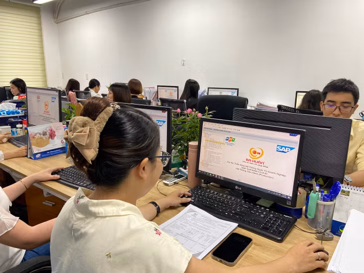 Cán bộ Ba Huân sử dụng Hệ thống SAP S/4HANA giúp nâng cao năng suất