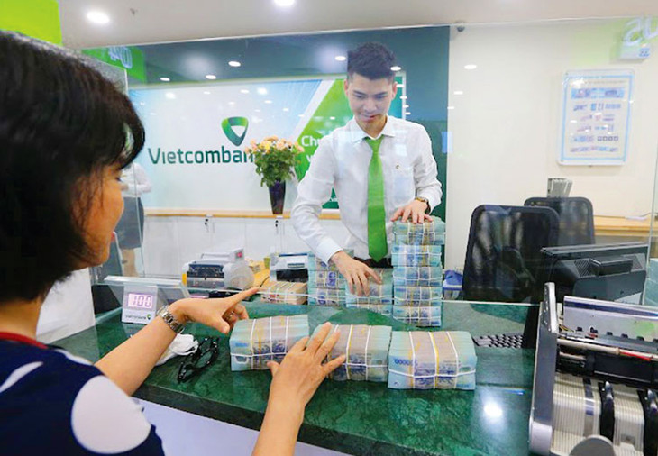 Đến ngày 31/1/2024, lãi suất tiền gửi và cho vay bình quân các giao dịch phát sinh mới của các ngân hàng thương mại giảm lần lượt khoảng 0,15%/năm và 0,25%/năm so với cuối năm 2023. Ảnh: Tiên Giang