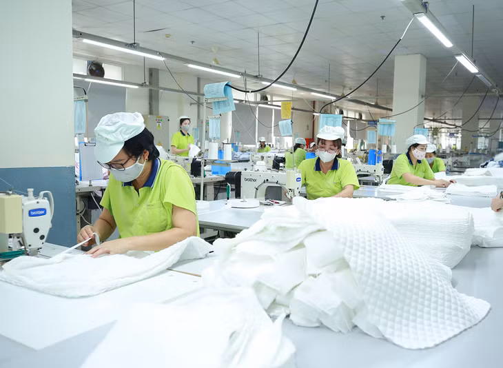 Mỹ là một trong những đối tác thương mại quan trọng của Việt Nam, nhất là đối với một số mặt hàng xuất khẩu như điện thoại di động, máy tính và sản phẩm điện tử, may mặc, giày dép... Ảnh: Lê Tiên